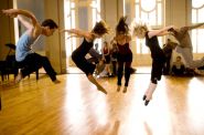 Step Up 2, dyst. Monolith