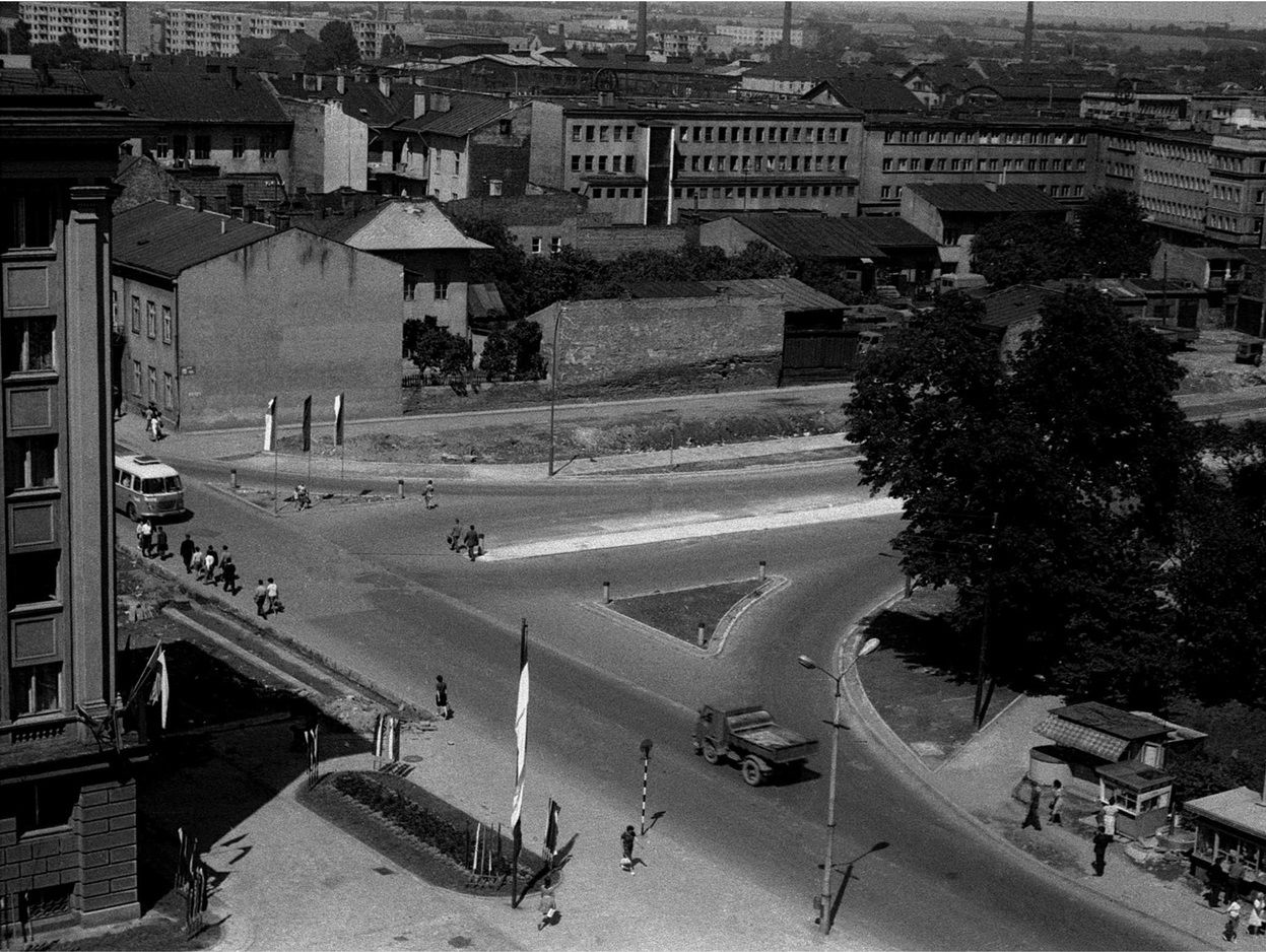 Skrzyżowanie ulicy Grunwaldzkiej i alei 22 lipca (obecnie aleja Piłsudskiego), lata 50 XX w. / fot. Józef Gajda