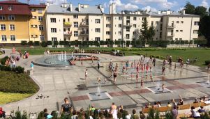 Narodowe czytanie Sienkiewicza przy Fontannie Multimedialnej